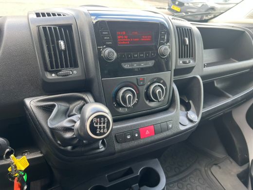 Peugeot Boxer 435 2.2 BlueHDi 165 L3 Pro Zwaar | Hydraulische Laadklep | Spiegelbak | Camera | Airco | Bijrijde... ActivLease financial lease