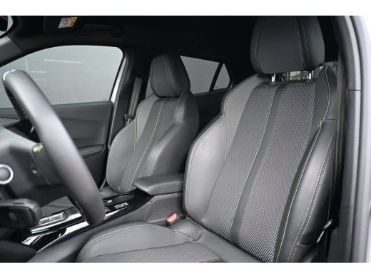 Peugeot e-2008 EV GT 54 kWh 98,1%SOH! | Warmtepomp | Drive Assist Pack | Allseason | Navigatie | Achteruitrijcam... ActivLease financial lease
