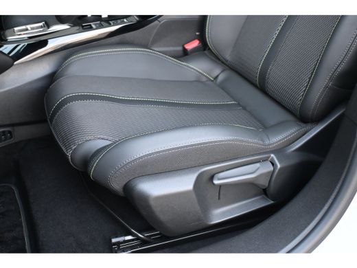 Peugeot e-2008 EV GT Avantage 54 kWh 8 Jaar Garantie! 97,1%SOH! | Vision, Navigation & Drive Assist plus Pack | ... ActivLease financial lease