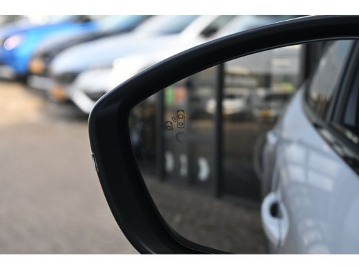 Peugeot e-2008 EV GT Avantage 54 kWh 8 Jaar Garantie! 97,1%SOH! | Vision, Navigation & Drive Assist plus Pack | ... ActivLease financial lease