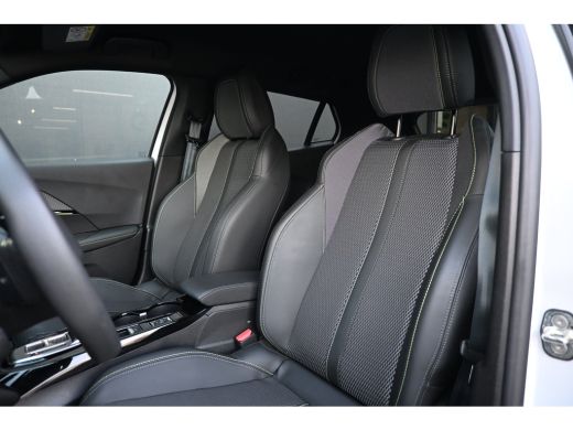 Peugeot e-2008 EV GT Avantage 54 kWh 8 Jaar Garantie! 97,1%SOH! | Vision, Navigation & Drive Assist plus Pack | ... ActivLease financial lease