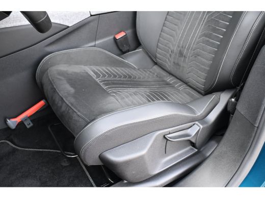 Peugeot e-3008 GT Avantage 210 73 kWh 8 Jaar Garantie! 95,8%SOH! | Schuif-/Kanteldak | Warmtepomp | FOCAL | 360 ... ActivLease financial lease