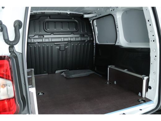 Peugeot e-Partner 136 L1 50 kWh | Cruise Control | Stoel+Stuurverwarming | Betimmering | Climate Control | LED | ActivLease financial lease