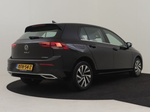 Volkswagen Golf Style eHybrid 204Pk DSG/AUTO | Achteruitrijcamera | Navigatie | Apple carplay Android auto | Crui... ActivLease financial lease