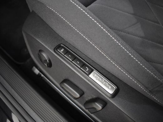 Volkswagen Golf Style eHybrid 204Pk DSG/AUTO | Achteruitrijcamera | Navigatie | Apple carplay Android auto | Crui... ActivLease financial lease