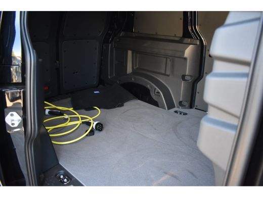 Volkswagen ID. Buzz Cargo Cargo 79 kWh 286pk | TREKHAAK | STOELVERW. | CAMERA | ADAPT. CRUISE | APP. CONNECT | FULL LED | A... ActivLease financial lease