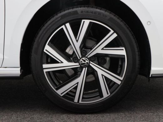 Volkswagen Polo 1.0 TSi Automaat R-Line Edition | Camera | Stoelverwarming | Panorama dak | Climatronic | CarPlay... ActivLease financial lease