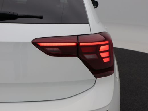 Volkswagen Polo 1.0 TSi Automaat R-Line Edition | Camera | Stoelverwarming | Panorama dak | Climatronic | CarPlay... ActivLease financial lease