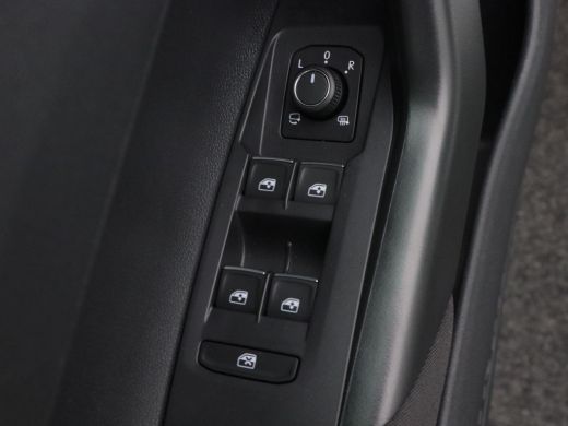 Volkswagen Polo 1.0 TSi Automaat R-Line Edition | Camera | Stoelverwarming | Panorama dak | Climatronic | CarPlay... ActivLease financial lease