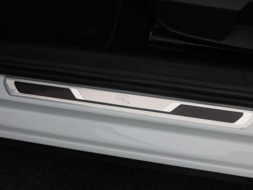 Volkswagen Polo 1.0 TSi Automaat R-Line Edition | Camera | Stoelverwarming | Panorama dak | Climatronic | CarPlay... ActivLease financial lease