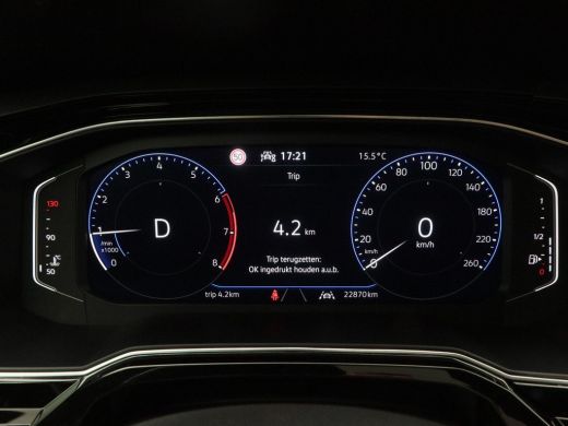 Volkswagen Polo 1.0 TSi Automaat R-Line Edition | Camera | Stoelverwarming | Panorama dak | Climatronic | CarPlay... ActivLease financial lease