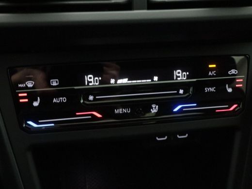 Volkswagen Polo 1.0 TSi Automaat R-Line Edition | Camera | Stoelverwarming | Panorama dak | Climatronic | CarPlay... ActivLease financial lease