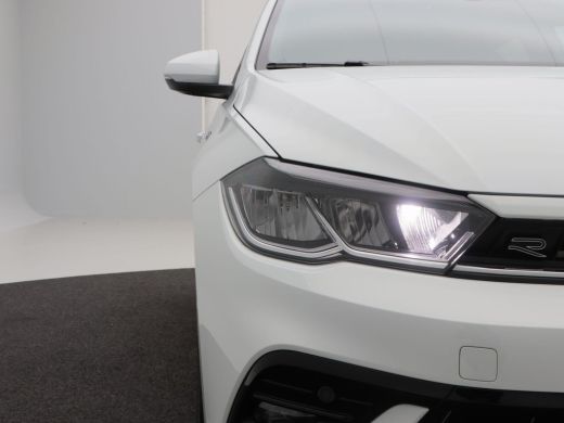 Volkswagen Polo 1.0 TSi Automaat R-Line Edition | Camera | Stoelverwarming | Panorama dak | Climatronic | CarPlay... ActivLease financial lease