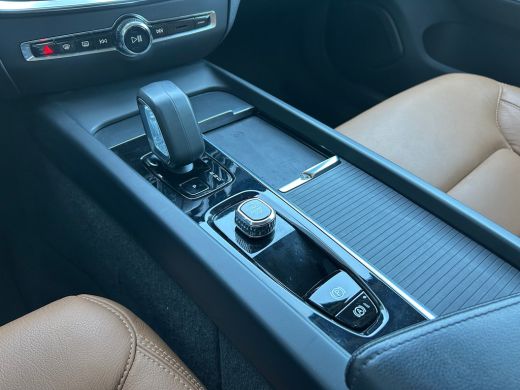 Volvo  V60 2.0 B3 Core | Google | Pilot Assist | Camera | Leder | ActivLease financial lease