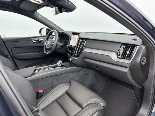 Volvo  XC60 T6 Recharge Plus Black Edition | 21" | Geventileerd Nappa | Stoelventilatie | Trekhaak | Head-Up ... ActivLease financial lease