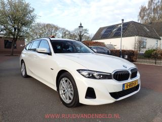 BMW 3 Serie Touring 320e xDrive FACELIFT WIDESCREEN / CARPLAY / TREKHAAK / SPORTLEER