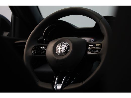 Alfa Romeo Junior 1.2 Turbo Hybrid Ibrida | Adaptive Cruise | Carplay | LED | LMV | Keyless | Climate Controle | PD... ActivLease financial lease