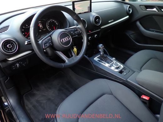 Audi A3 Sportback 30TFSI CARPLAY / CRUISE / NAVIGATIE / PDC ActivLease financial lease