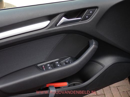 Audi A3 Sportback 30TFSI CARPLAY / CRUISE / NAVIGATIE / PDC ActivLease financial lease