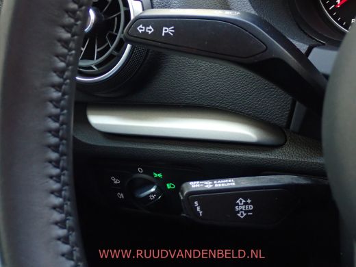 Audi A3 Sportback 30TFSI CARPLAY / CRUISE / NAVIGATIE / PDC ActivLease financial lease