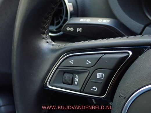 Audi A3 Sportback 30TFSI CARPLAY / CRUISE / NAVIGATIE / PDC ActivLease financial lease