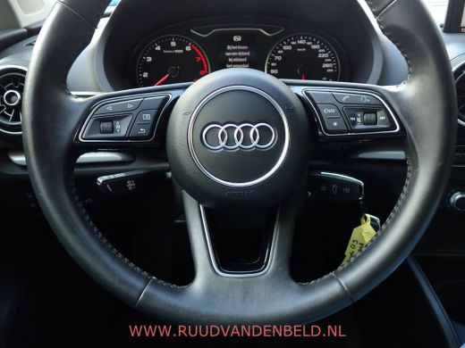 Audi A3 Sportback 30TFSI CARPLAY / CRUISE / NAVIGATIE / PDC ActivLease financial lease