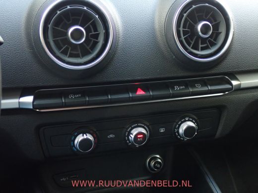 Audi A3 Sportback 30TFSI CARPLAY / CRUISE / NAVIGATIE / PDC ActivLease financial lease