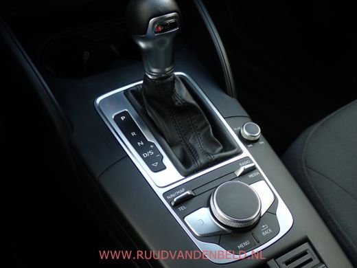 Audi A3 Sportback 30TFSI CARPLAY / CRUISE / NAVIGATIE / PDC ActivLease financial lease