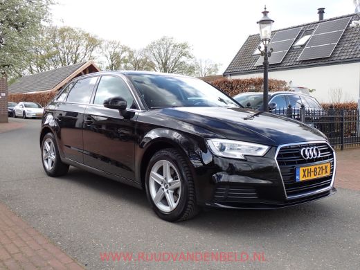 Audi A3 Sportback 30TFSI CARPLAY / CRUISE / NAVIGATIE / PDC ActivLease financial lease
