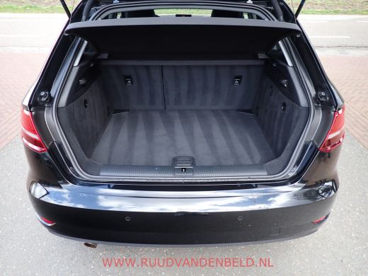 Audi A3 Sportback 30TFSI CARPLAY / CRUISE / NAVIGATIE / PDC ActivLease financial lease