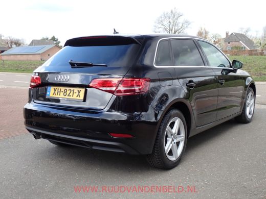 Audi A3 Sportback 30TFSI CARPLAY / CRUISE / NAVIGATIE / PDC ActivLease financial lease