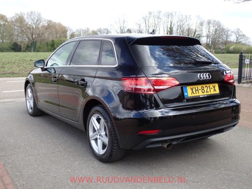 Audi A3 Sportback 30TFSI CARPLAY / CRUISE / NAVIGATIE / PDC ActivLease financial lease