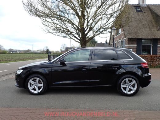 Audi A3 Sportback 30TFSI CARPLAY / CRUISE / NAVIGATIE / PDC ActivLease financial lease