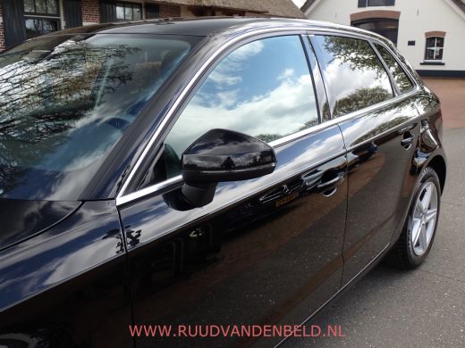 Audi A3 Sportback 30TFSI CARPLAY / CRUISE / NAVIGATIE / PDC ActivLease financial lease