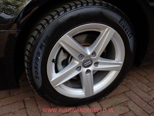 Audi A3 Sportback 30TFSI CARPLAY / CRUISE / NAVIGATIE / PDC ActivLease financial lease