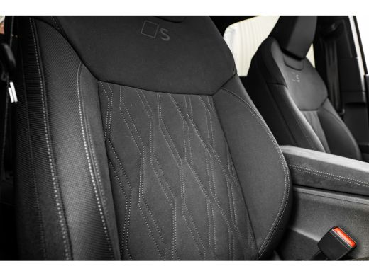 Audi Q3 S edition e-hybrid 272 pk 272PK | Panorama Dak | Matrix LED incl. Digitale lichtprojecties | 360 ... ActivLease financial lease
