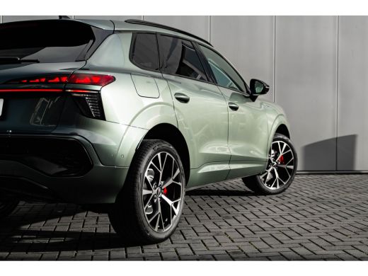 Audi Q3 S edition | Adaptive cruise control | Audi sound system | Cruise control ActivLease financial lease