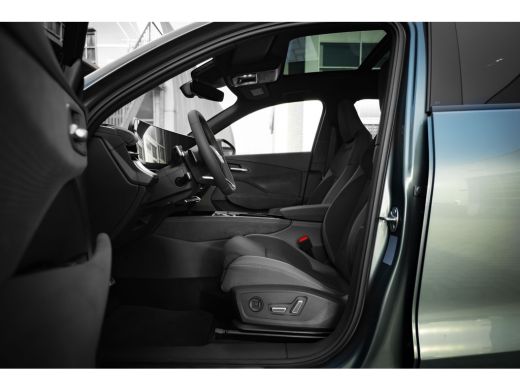 Audi Q3 S edition | Adaptive cruise control | Audi sound system | Cruise control ActivLease financial lease