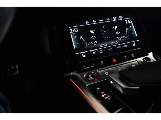 Audi SQ8 e-tron quattro / Panoramadak/ Bang & Olufsen Sound System/ Rode stiksels/ Head-up/ / Trekhaak/ 37... ActivLease financial lease