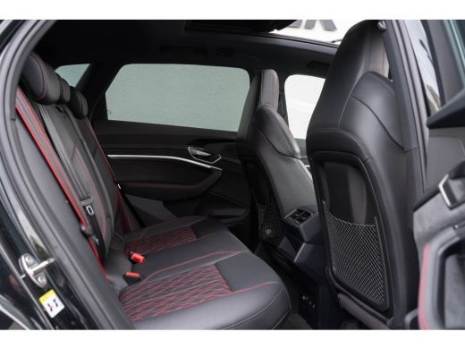 Audi SQ8 e-tron quattro / Panoramadak/ Bang & Olufsen Sound System/ Rode stiksels/ Head-up/ / Trekhaak/ 37... ActivLease financial lease