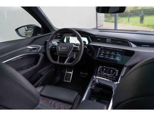 Audi SQ8 e-tron quattro / Panoramadak/ Bang & Olufsen Sound System/ Rode stiksels/ Head-up/ / Trekhaak/ 37... ActivLease financial lease