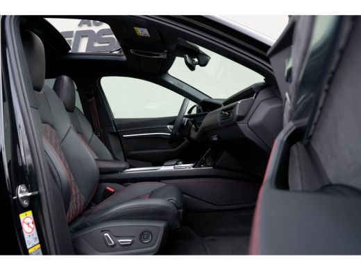 Audi SQ8 e-tron quattro / Panoramadak/ Bang & Olufsen Sound System/ Rode stiksels/ Head-up/ / Trekhaak/ 37... ActivLease financial lease