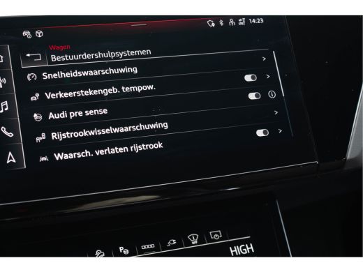 Audi SQ8 e-tron quattro / Panoramadak/ Bang & Olufsen Sound System/ Rode stiksels/ Head-up/ / Trekhaak/ 37... ActivLease financial lease