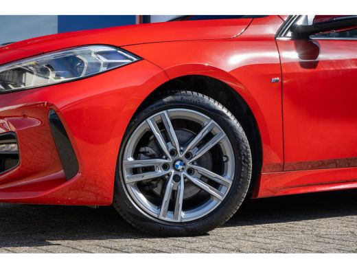 BMW 1 Serie 118i M-Sport | 17 inch | Virtual Cockpit | LED | Navigatie | Cruise Control | Airco (automatisch)... ActivLease financial lease