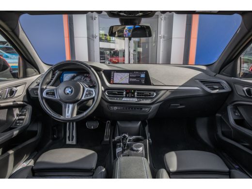 BMW 1 Serie 118i M-Sport | 17 inch | Virtual Cockpit | LED | Navigatie | Cruise Control | Airco (automatisch)... ActivLease financial lease