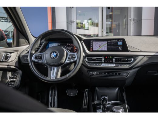 BMW 1 Serie 118i M-Sport | 17 inch | Virtual Cockpit | LED | Navigatie | Cruise Control | Airco (automatisch)... ActivLease financial lease