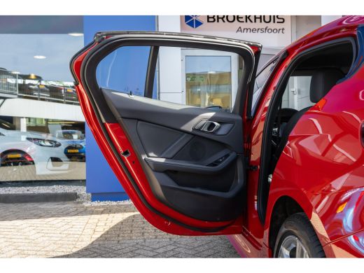 BMW 1 Serie 118i M-Sport | 17 inch | Virtual Cockpit | LED | Navigatie | Cruise Control | Airco (automatisch)... ActivLease financial lease