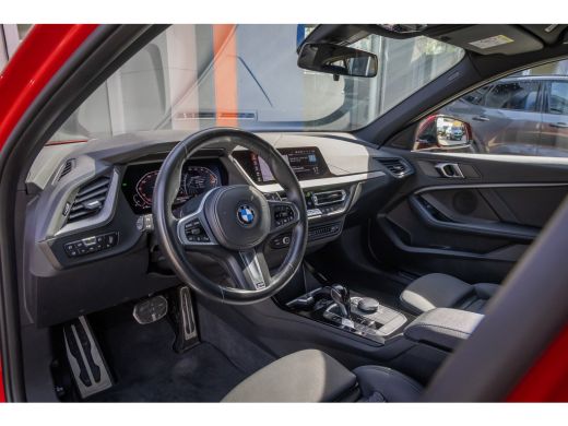 BMW 1 Serie 118i M-Sport | 17 inch | Virtual Cockpit | LED | Navigatie | Cruise Control | Airco (automatisch)... ActivLease financial lease