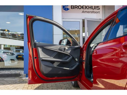 BMW 1 Serie 118i M-Sport | 17 inch | Virtual Cockpit | LED | Navigatie | Cruise Control | Airco (automatisch)... ActivLease financial lease