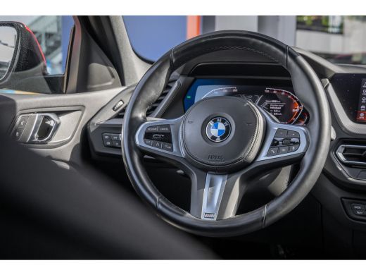 BMW 1 Serie 118i M-Sport | 17 inch | Virtual Cockpit | LED | Navigatie | Cruise Control | Airco (automatisch)... ActivLease financial lease